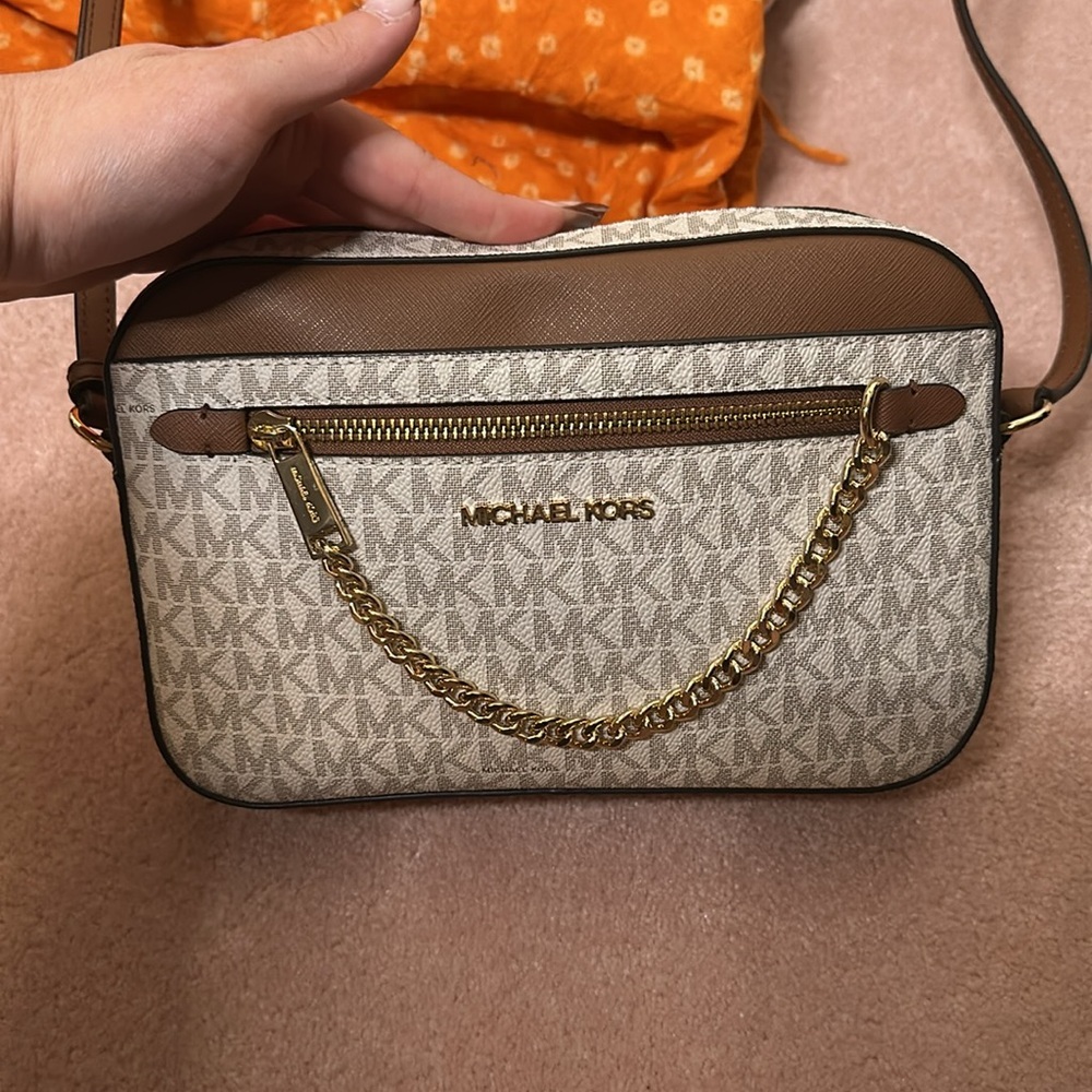 Michael Kors Jet Set Logo Crossbody Bag Vanilla NWOT - Picture 5 of 16